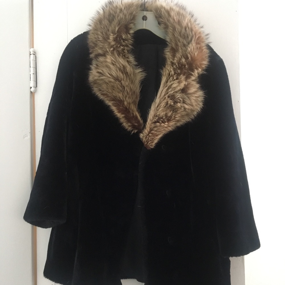 Fur coat with collar
